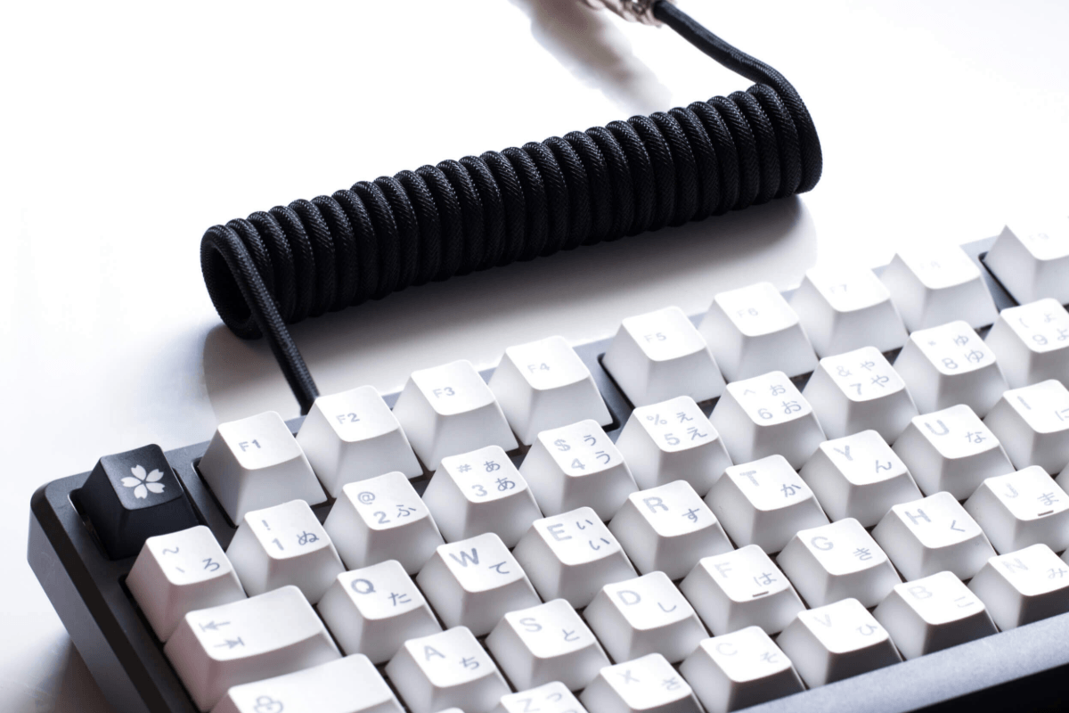Do Coiled Keyboard Cables Affect Performance?